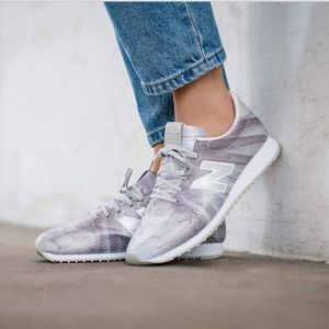New Balance 420 feather white sneakers